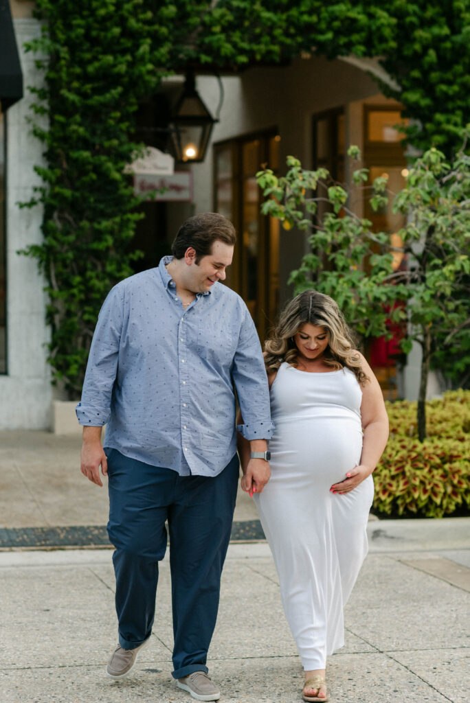 Elegant maternity photo in downtown Palm Beach corridor