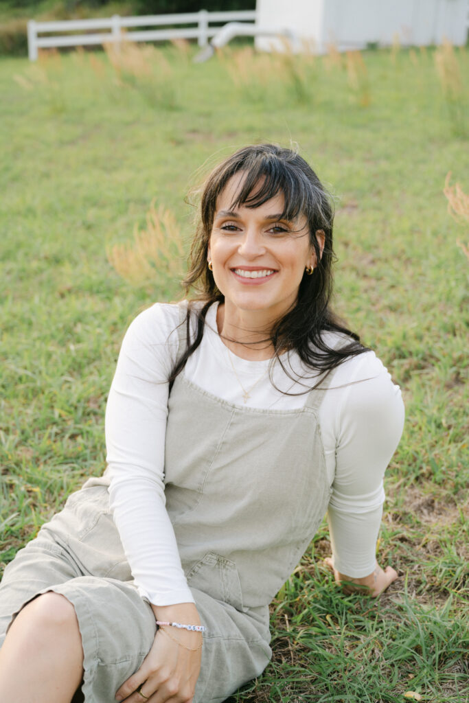 mom outfit for family photos in field