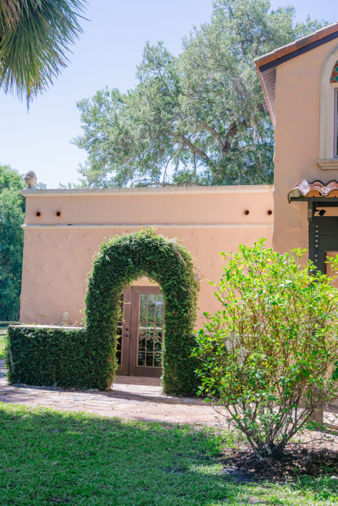 Eterna Estate wedding venue in Bushnell Florida during outdoor ceremony